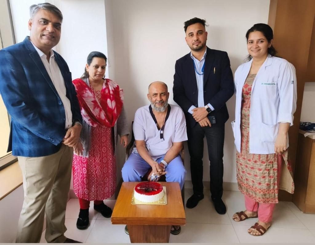 Discharge day celebration with a patient and family